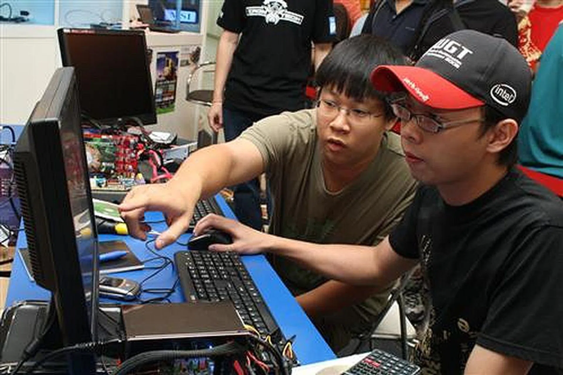  Bryan and Looi exchange some comments.  