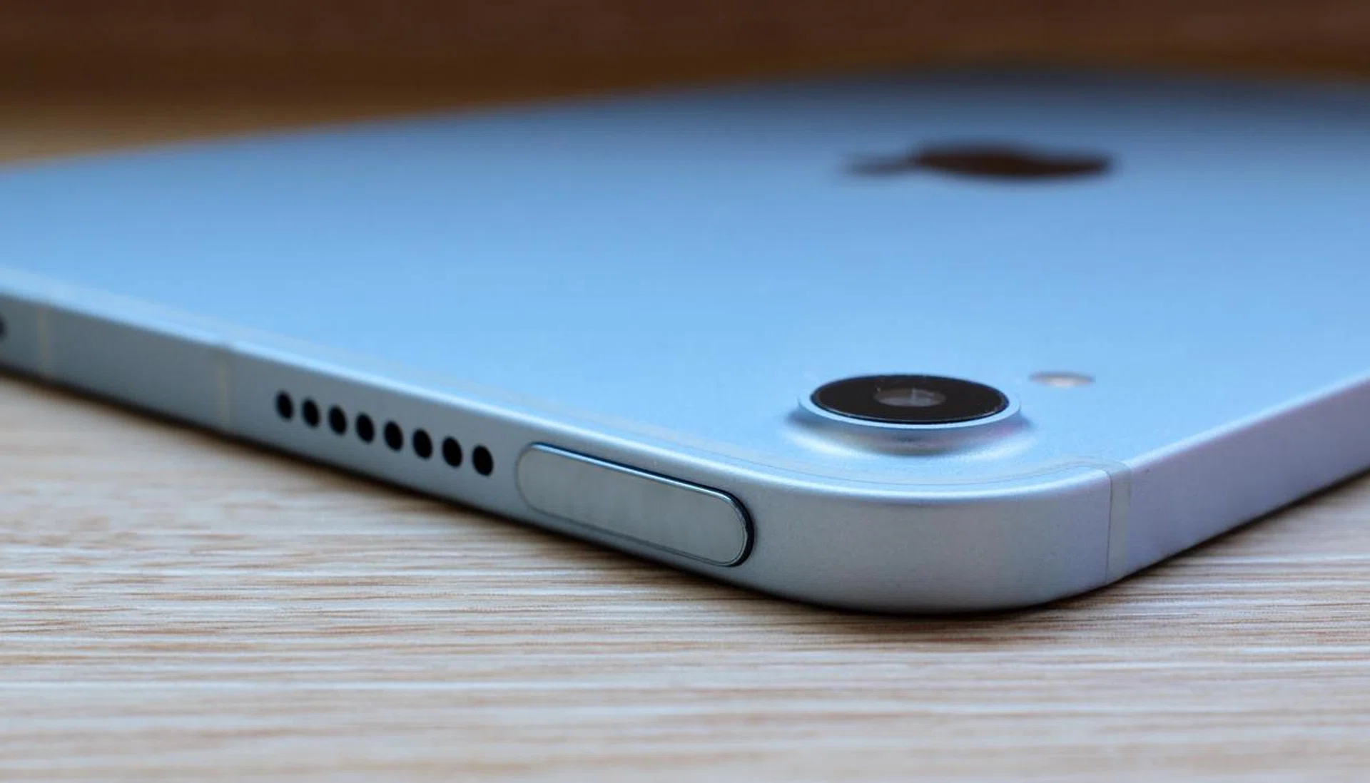 No Face ID, I'm afraid. You'll have to rely on Touch ID to unlock your iPad mini. Photo: HWZ