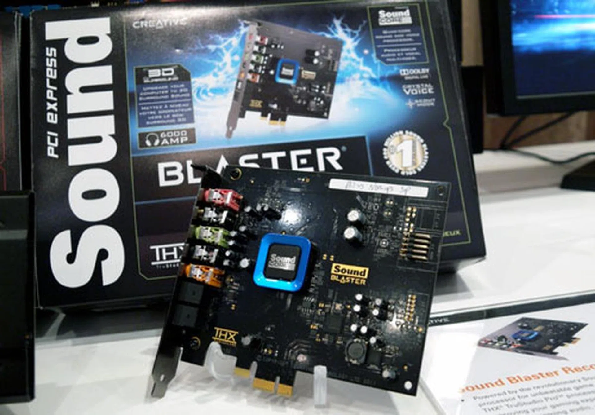The Recon3D PCIe edition sports a tiny profile with the same hardware decoding muscle as its USB counterpart. It also features a formidable headphone amplifier enough to power impedance levels of up to 600 ohms. Notice how bare its PCB is? 
