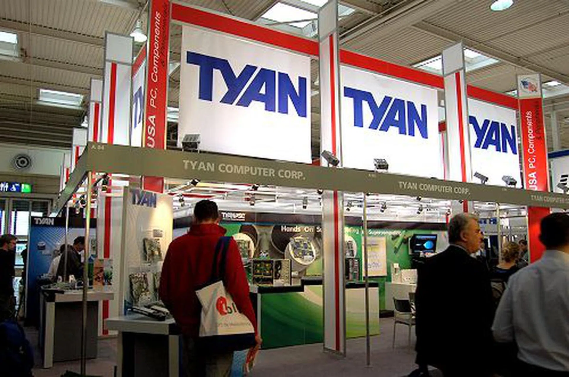  Over at Tyan's booth, we chanced upon some of their most recently released server products and those coming up in the next month.  