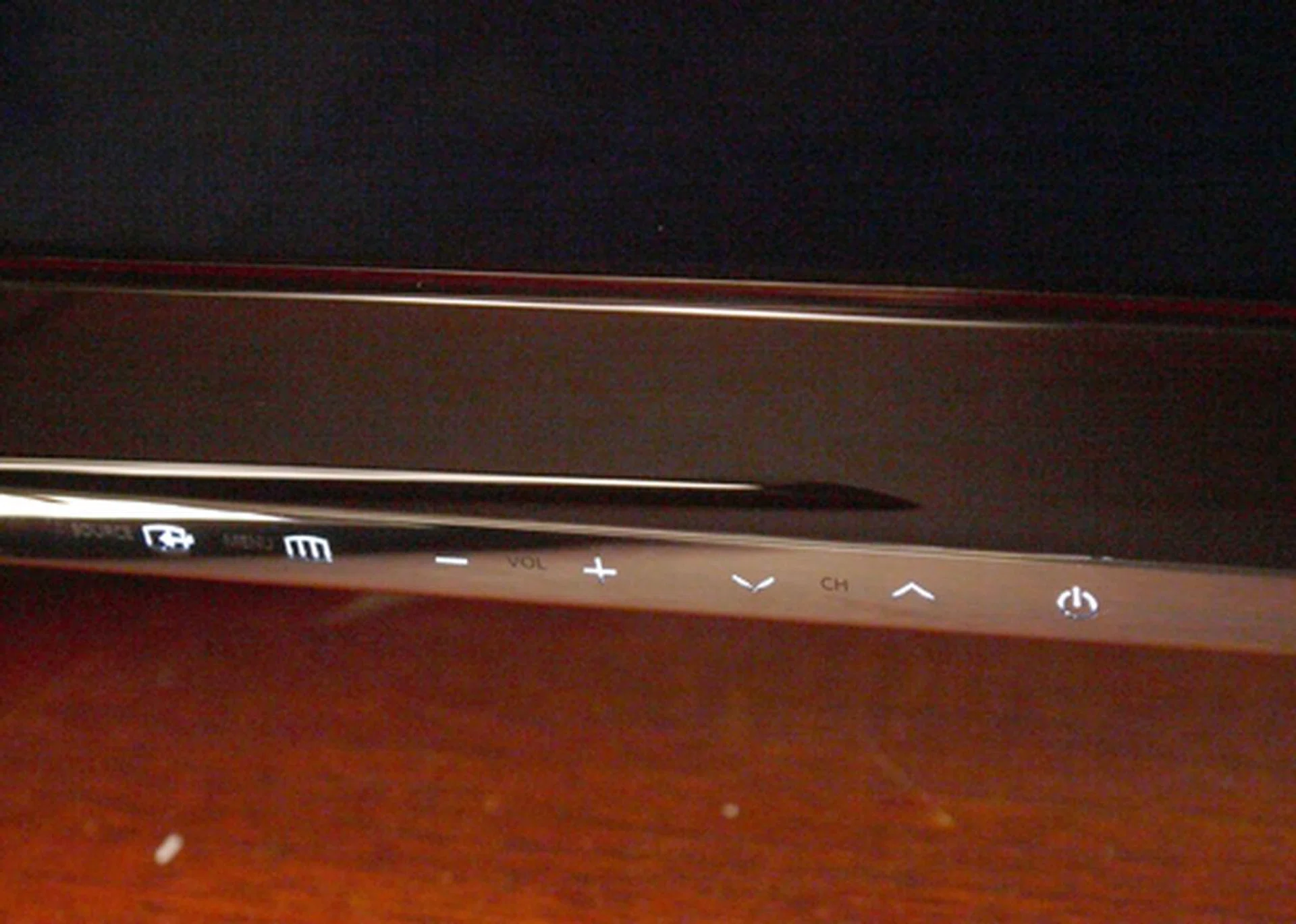 The buttons are easy to discern, making navigation and toggling controls rather straightforward. 