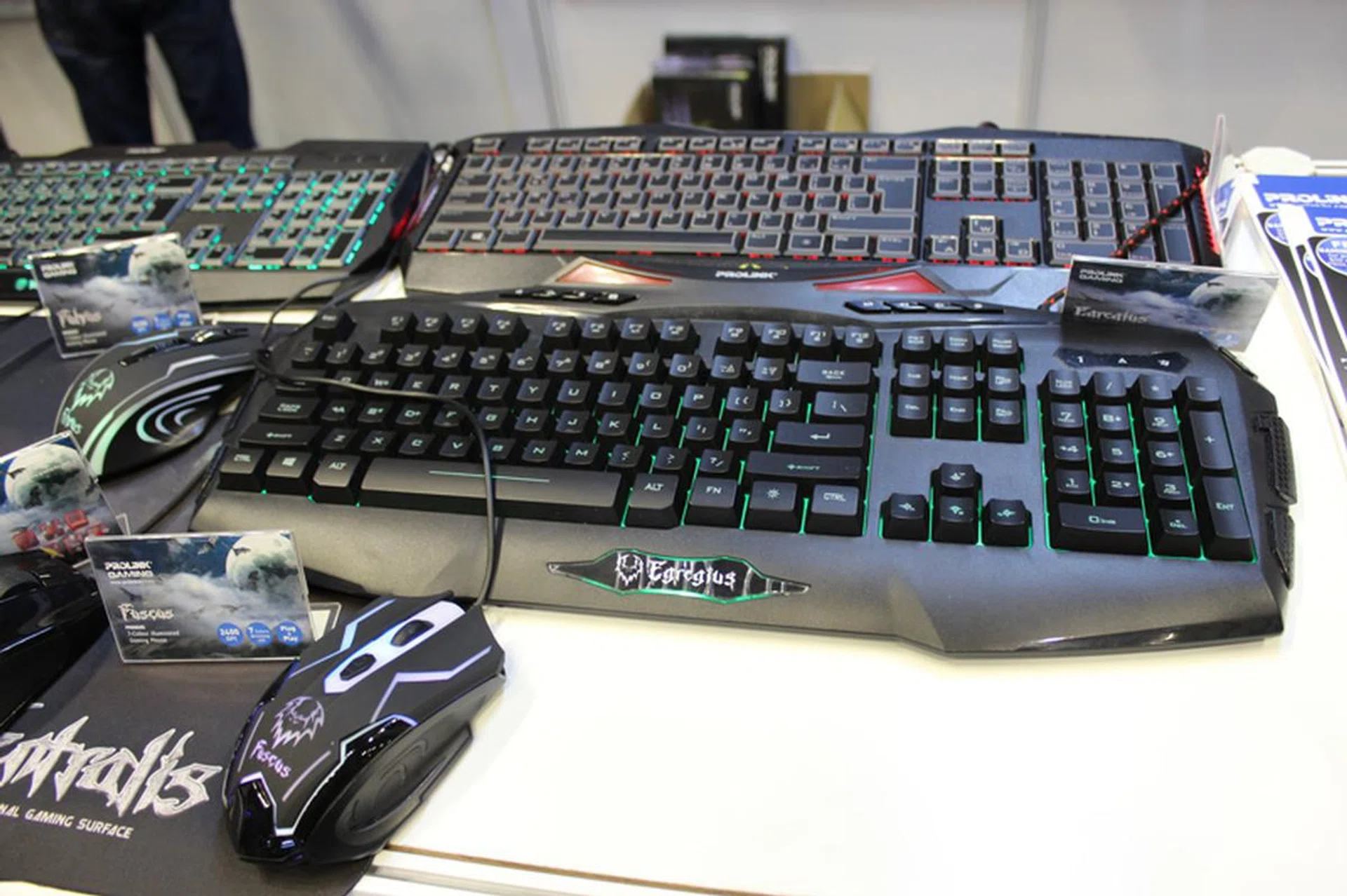 The Egregius is Prolink's top keyboard. It features 19 keys anti-ghosting, multimedia hotkeys, a braided cable and has 7 backlighting color options. It's selling for $68 (U.P.$79) by itself or $128 when bundled with the Hesperus.