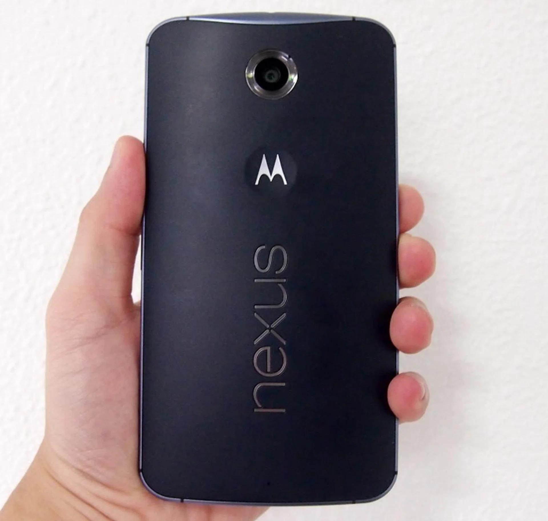The back of the Motorola Nexus 6 resembles that of the Motorola Moto X (2014).