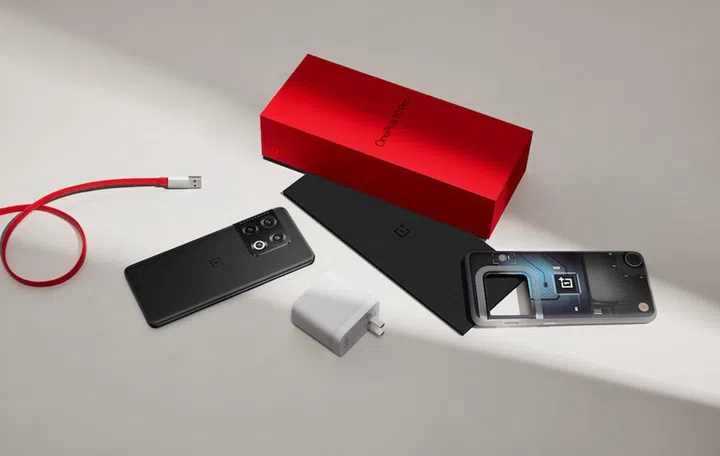 OnePlus 10 Pro with its box and included components.