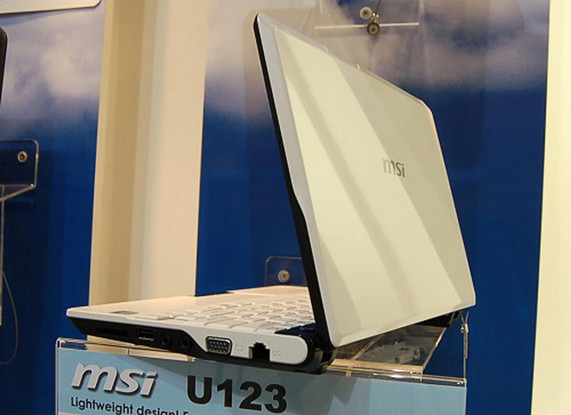  The MSI Wind U123 model comes with a slightly more updated design, but uses the older Atom platform and the N280 processor.  