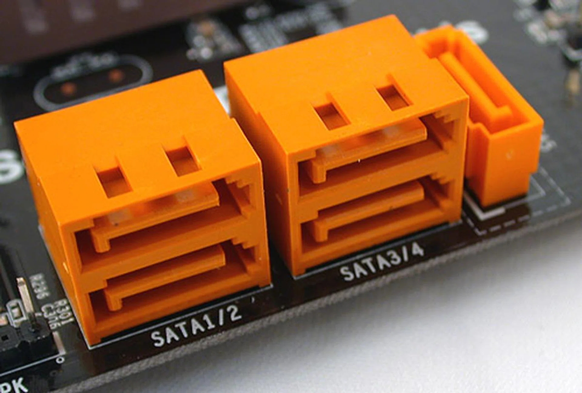 An almost perfect arrangement of the five SATA 6Gbps ports here means that there won't be any layout issues.