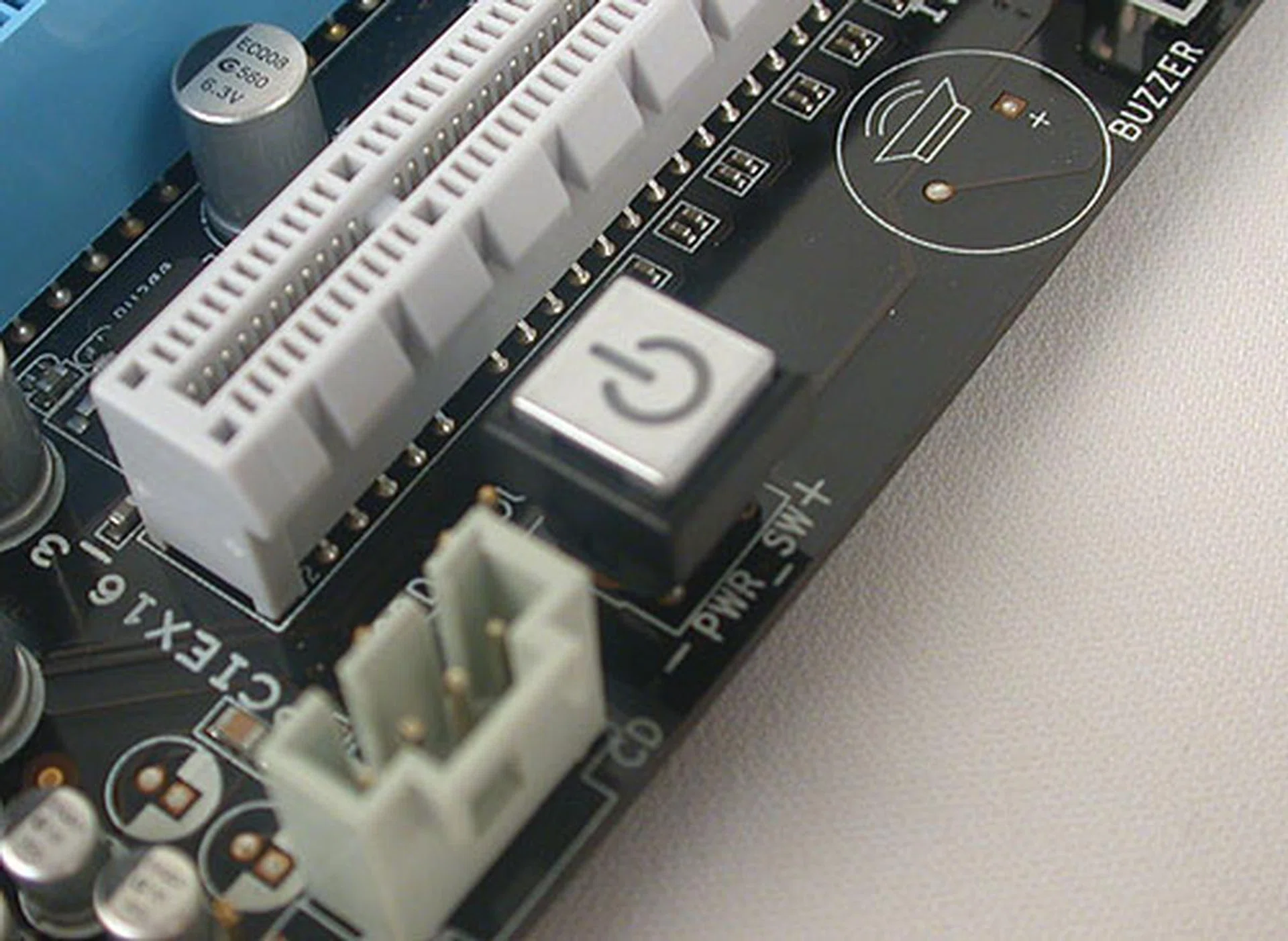 A Power button but no reset. One will have to wire up the front I/O panel for that feature.