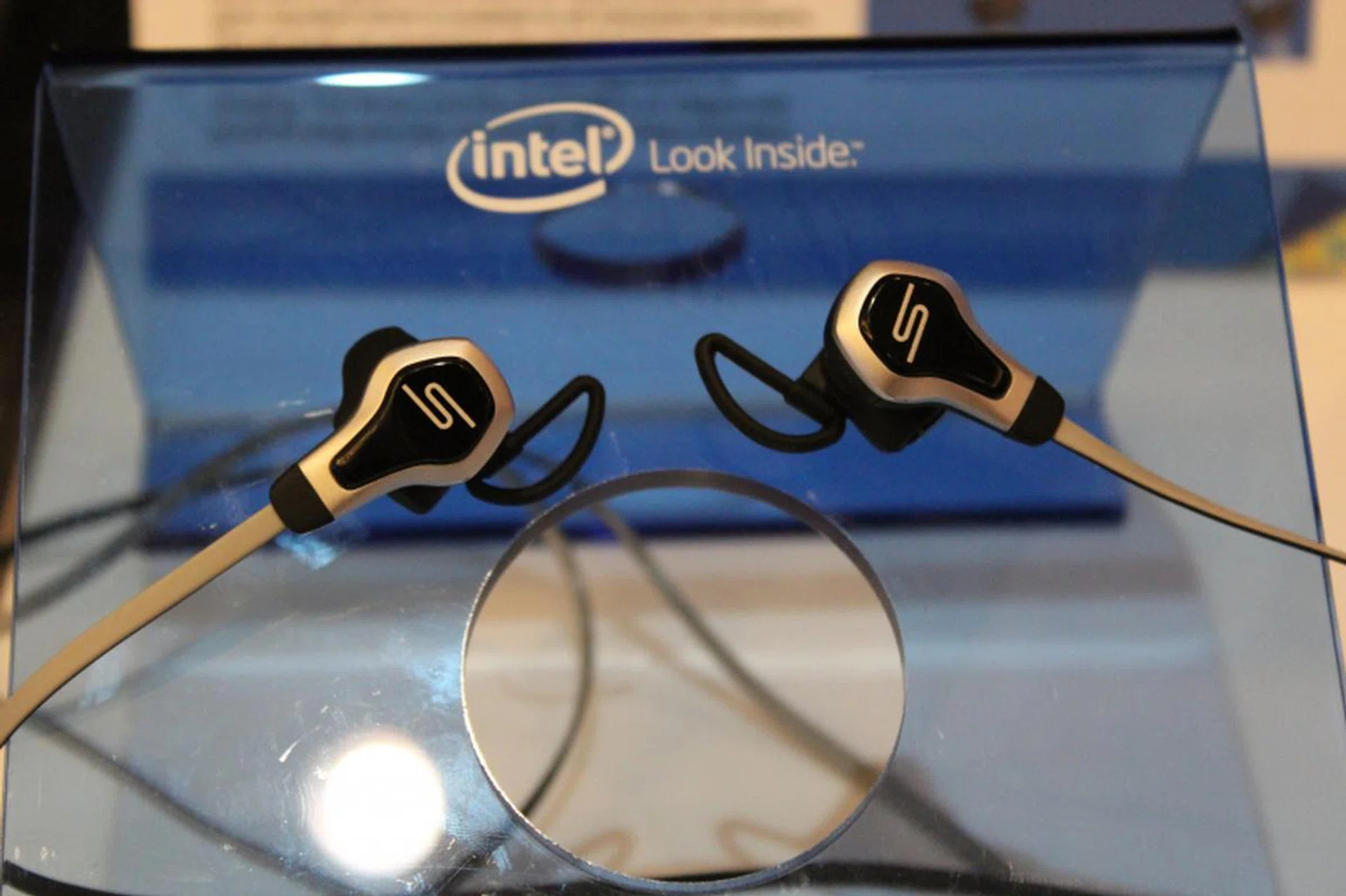 The sensor that means your heartbeat gets the reading from your ear.