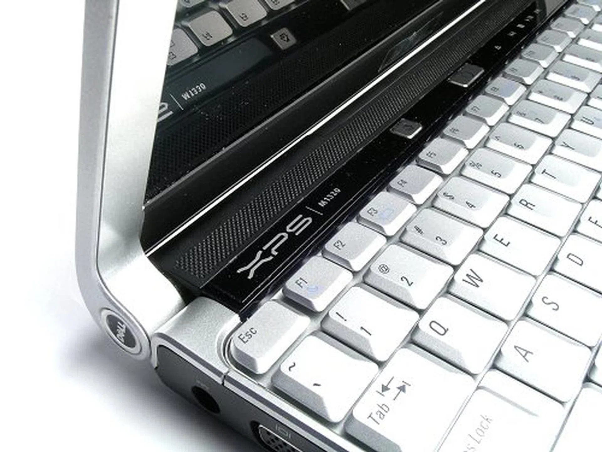 Stylish hinge design.