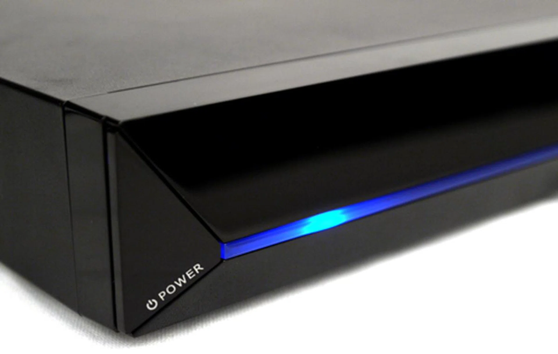 Don't expect to find any fancy status indicators on this player. However, we think it looks pretty sharp with its blue LED strip when the unit is powered on.