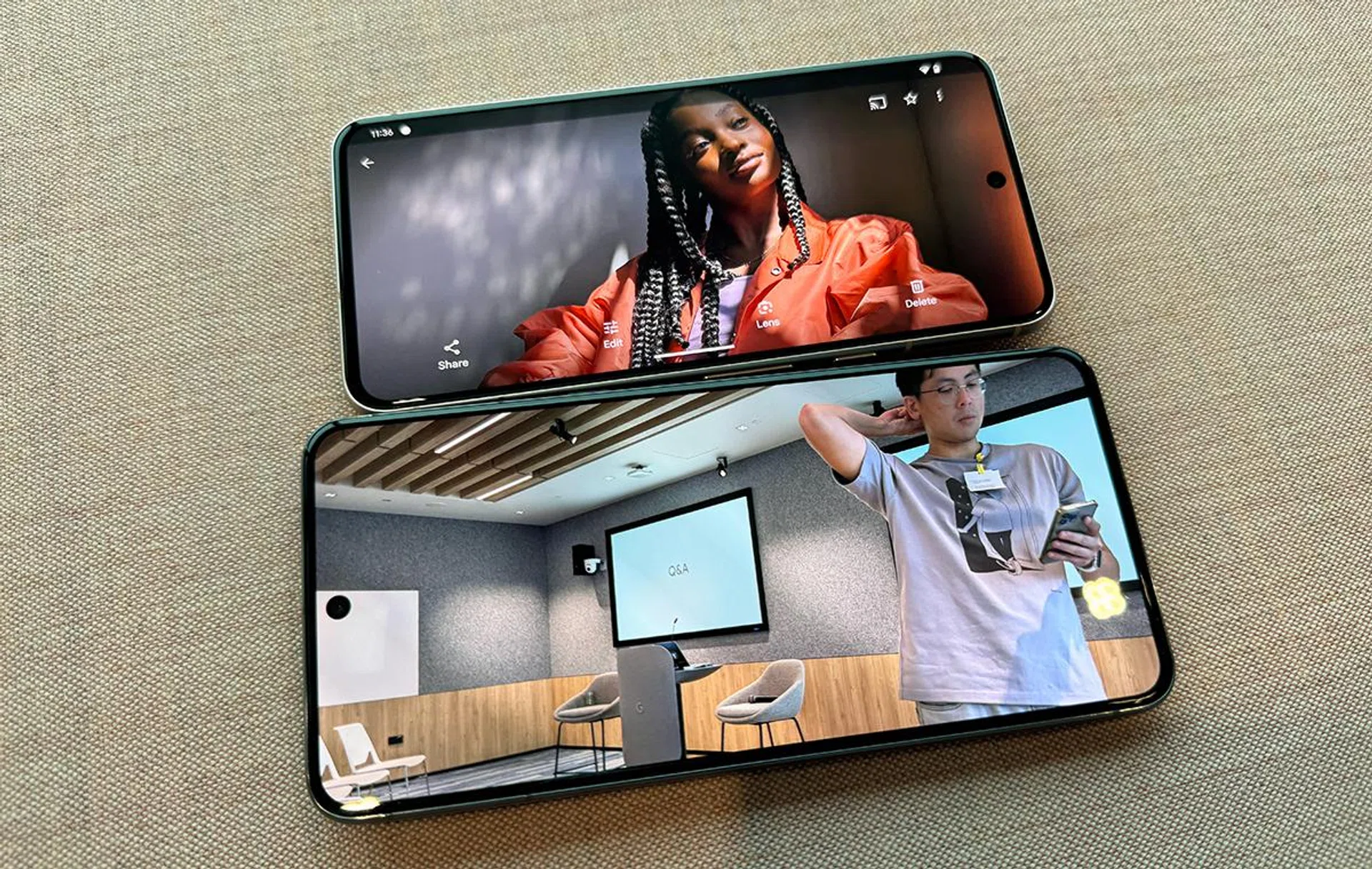 Actua Display on Pixel 8 (top) with Super Actua Display on Pixel 8 Pro (bottom), both at maximum brightness.