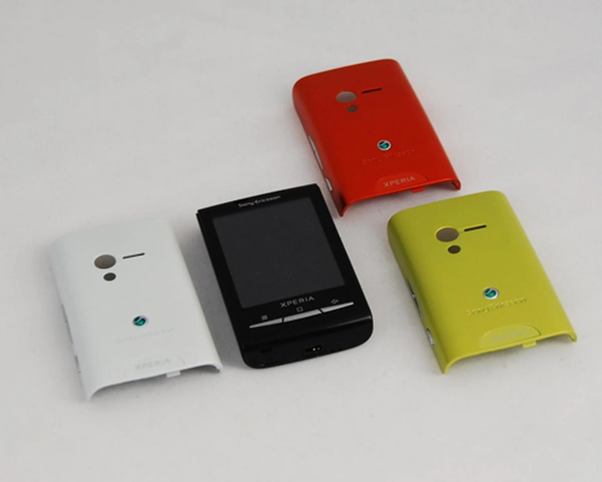 Depending on your base color choice (white or black), you'll get an additional cover (lime green or red) to switch with.