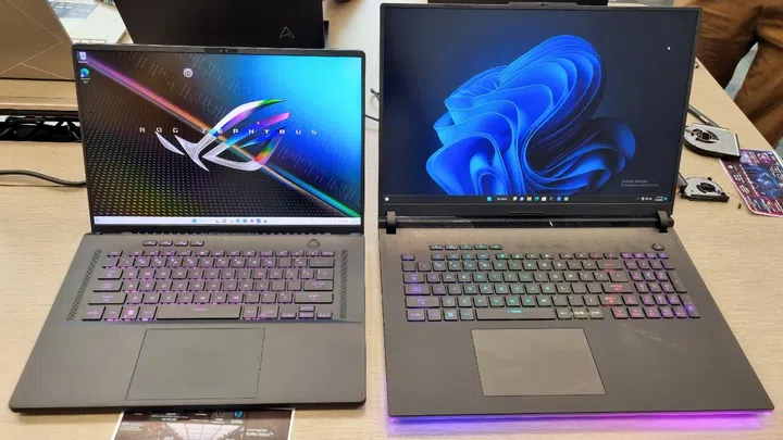 The ROG Strix G18 is on the right. On the left, is a 16-inch ROG Zephyrus M16. Look at how much more screen real estate you get.
