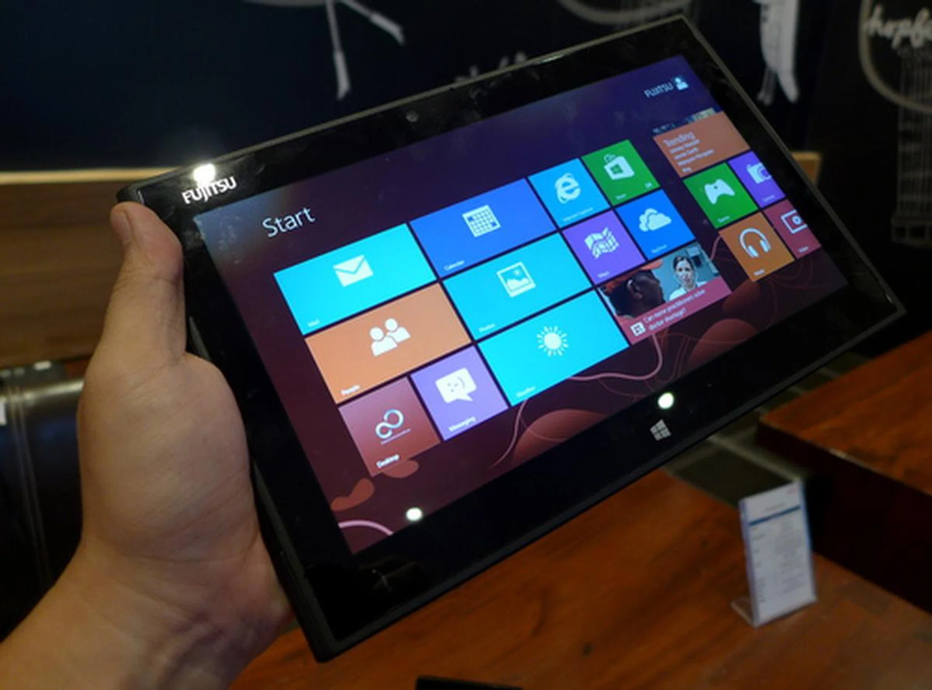 Touted as the thinnest and lightest waterproof, dusproof tablet in the world, the Fujitsu Stylistic QH582 is able to withstand extreme conditions. 