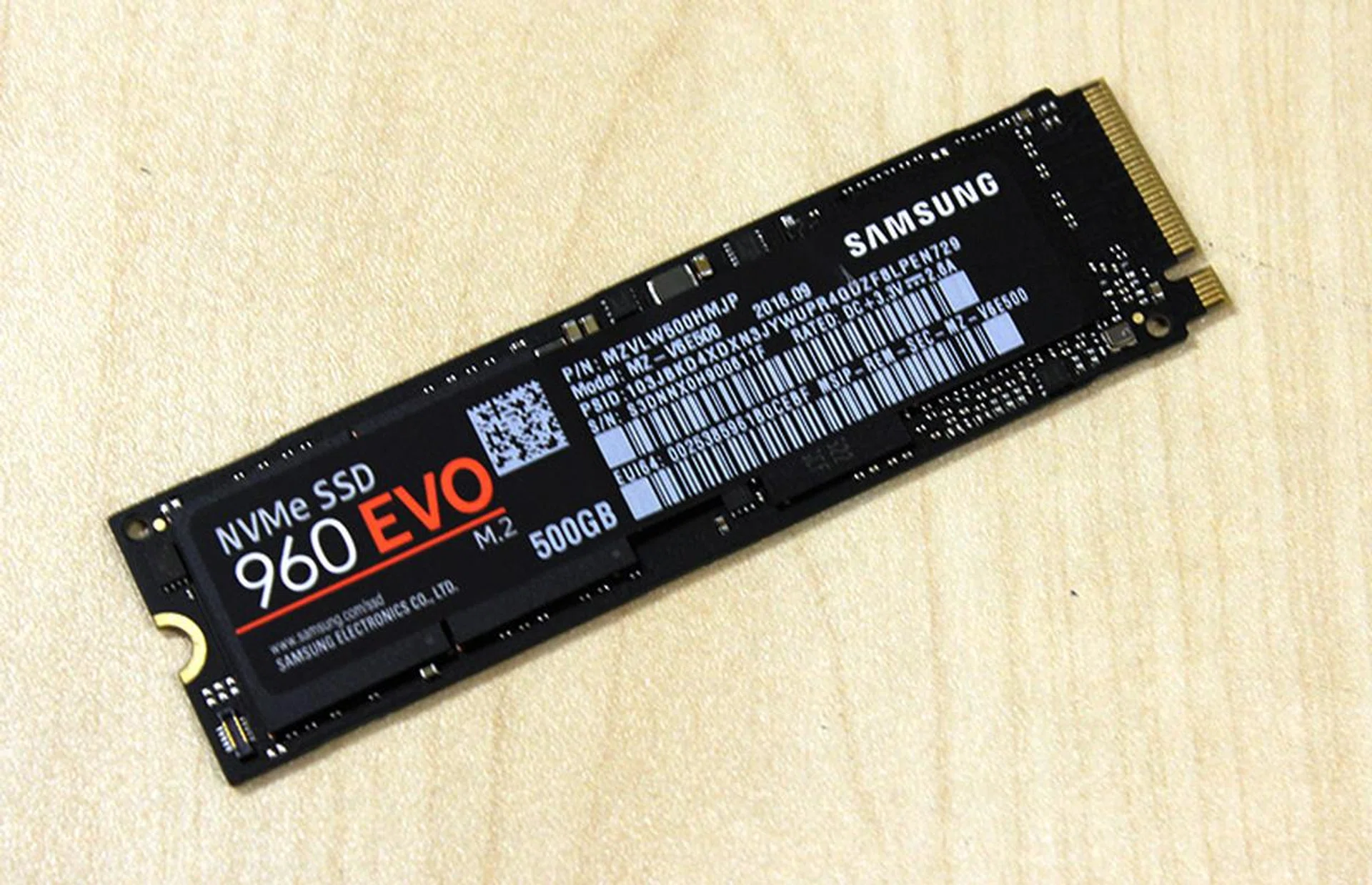 The SSD 960 Evo is fast and attractively priced. The only downside is the lower endurance rating and shorter warranty, but we are nitpicking here seriously.