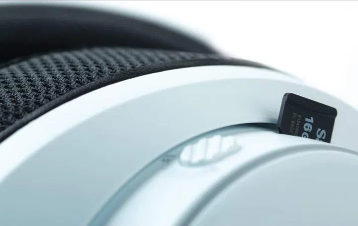 With the SXFI Air, you won't even need to bring a media player; just a microSD card.