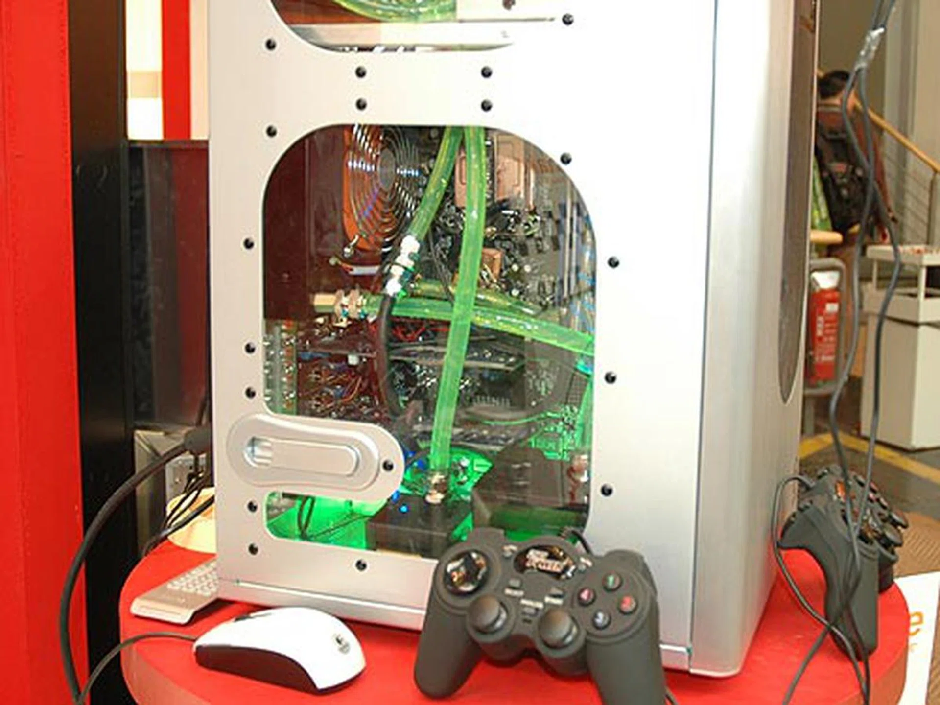 This is the primary portion of the casing which is on the left side. It supports larger motherboards.