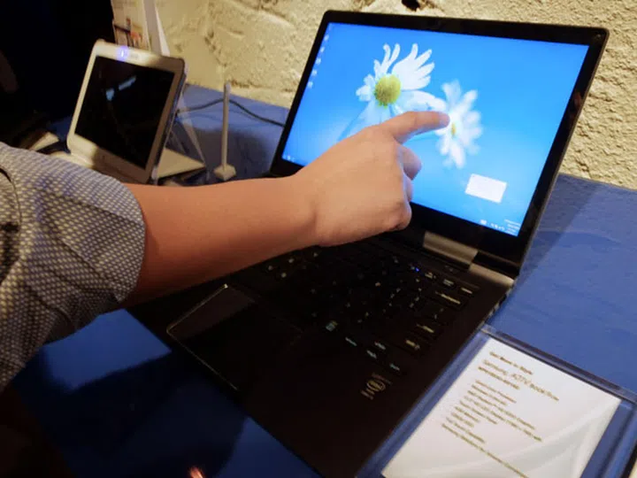 The Samsung ATIV Book 9 Plus is touch enabled, which lets your fingers navigate its 3200 x 1800 pixels resolution display. 