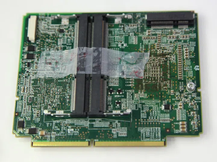 Behind the board, there are two SO-DIMM memory slots as well as a PCIe connector for expansion.