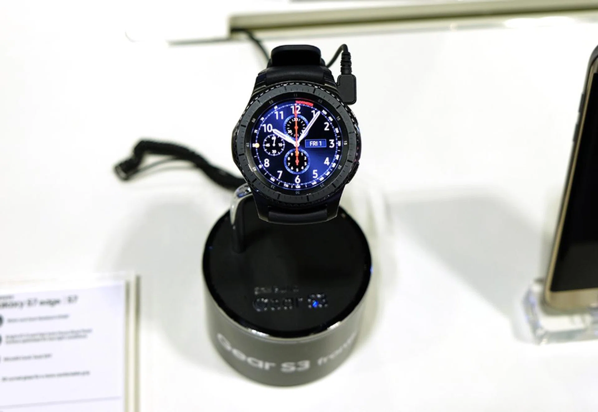 The Samsung Gear S3 Frontier has a large, easy-to-read always-on AMOLED display and includes a built-in altimeter and barometer for measuring altitude and atmospheric pressure. If you don't like the looks of the rugged Frontier, pick up the more elegant Classic model. Both styles are available at IT Show for S$548. Pick one up and you'll also get free Level Active Headphones worth $98.