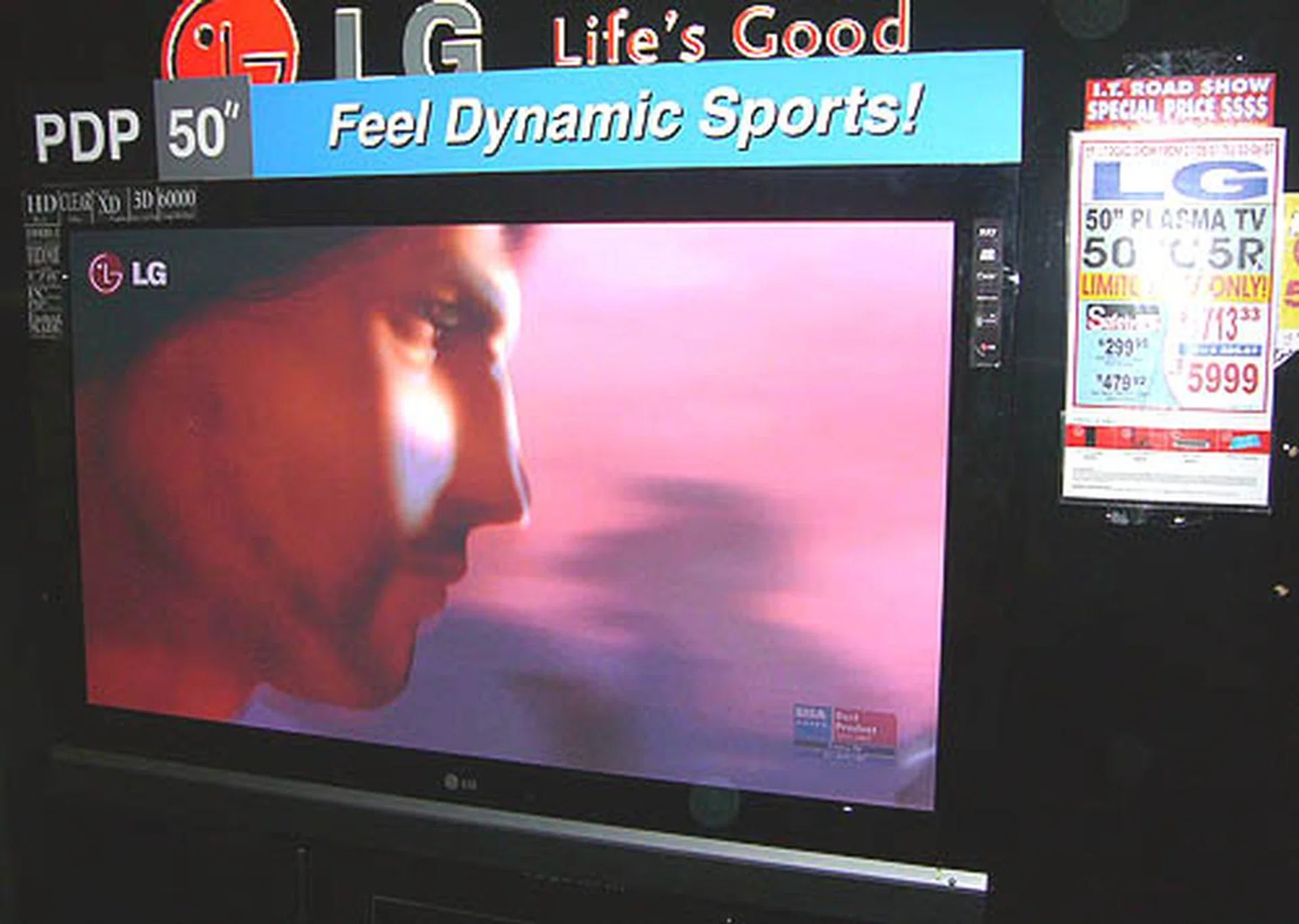  LG is aggressively promoting its plasma and LCD TVs at the PC Show. Early birds stand to buy limited sets at half the usual price. This 50-inch plasma television was one of those included in the deal.  