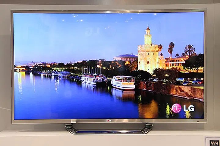 LG is the first in the world to sell an 84-inch UD 3D TV.