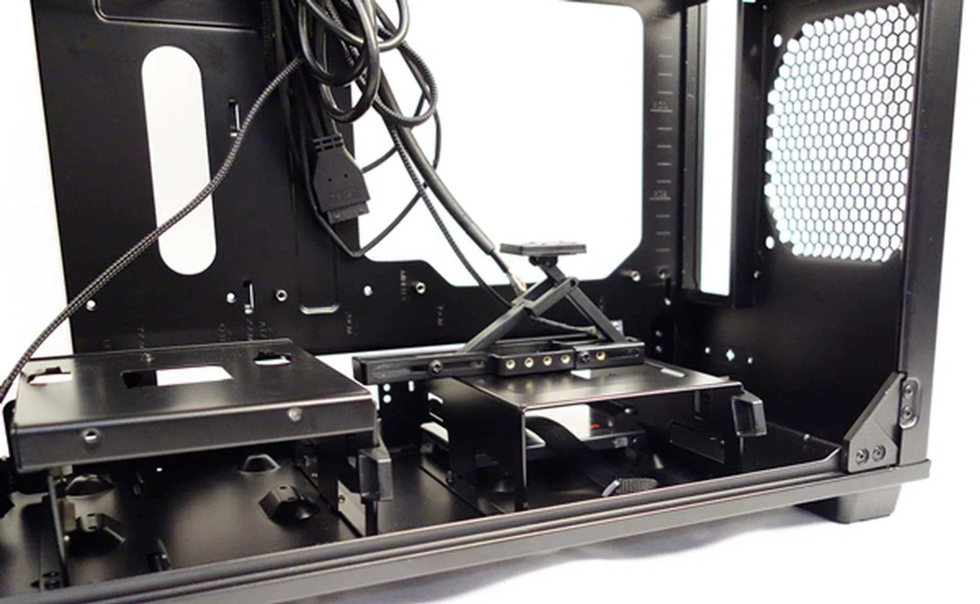 The two bottom-mounted 3.5-inch drive enclosures can each only fit a single 3.5-inch drive.