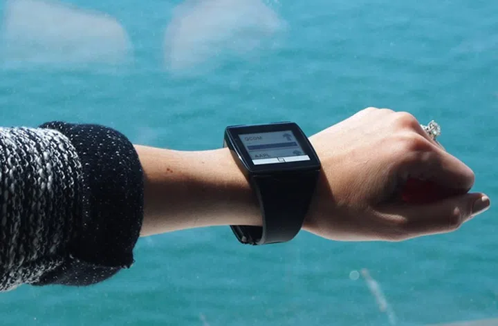 The sunlight legibility of the Mirasol display is impressive!