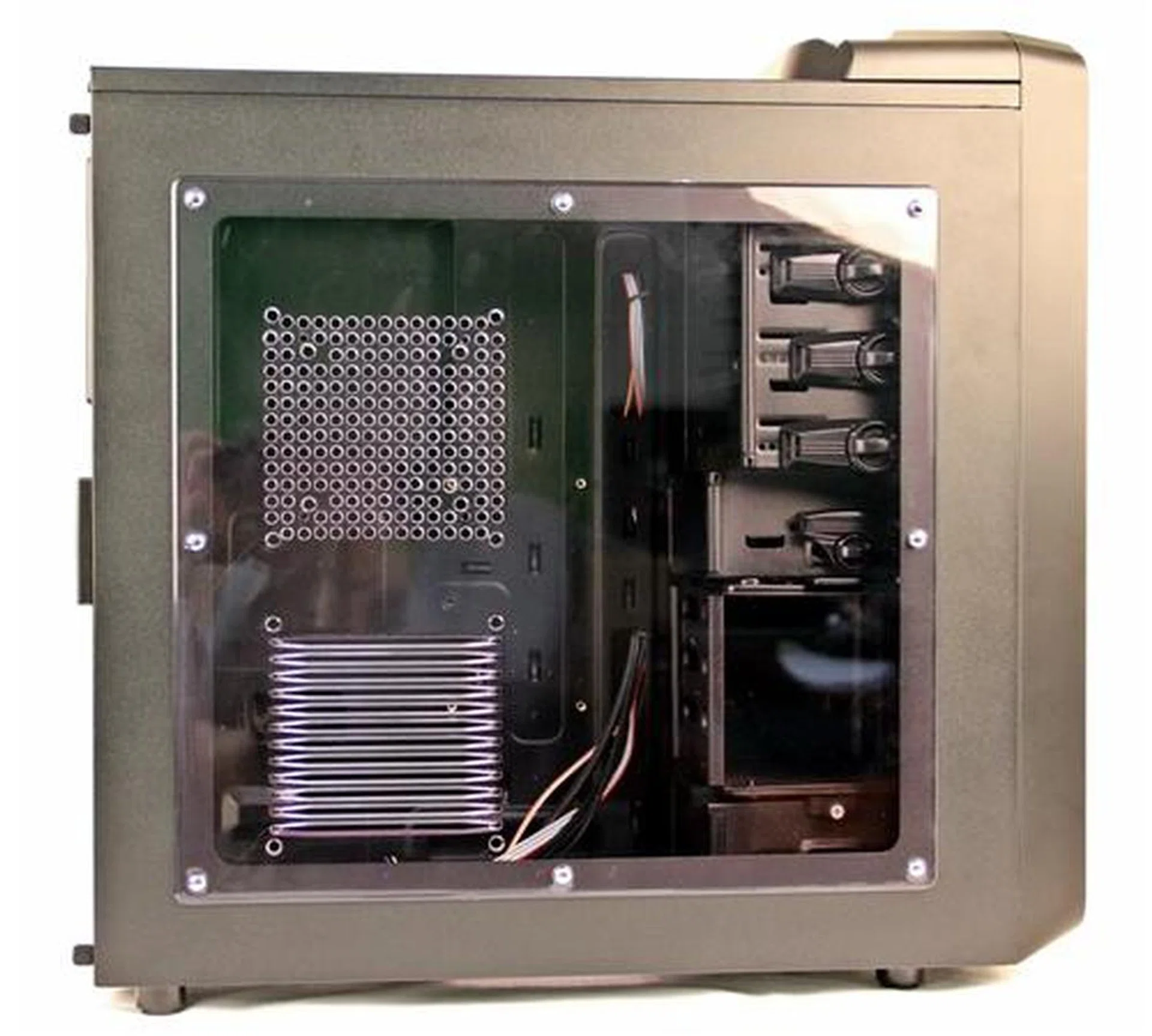 The optional side cooling options on the Ostrog.