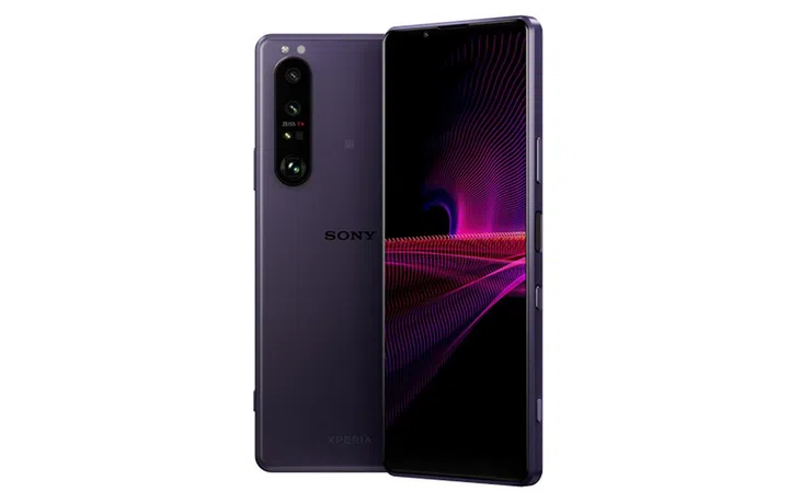 Sony Xperia 1 III in Purple.