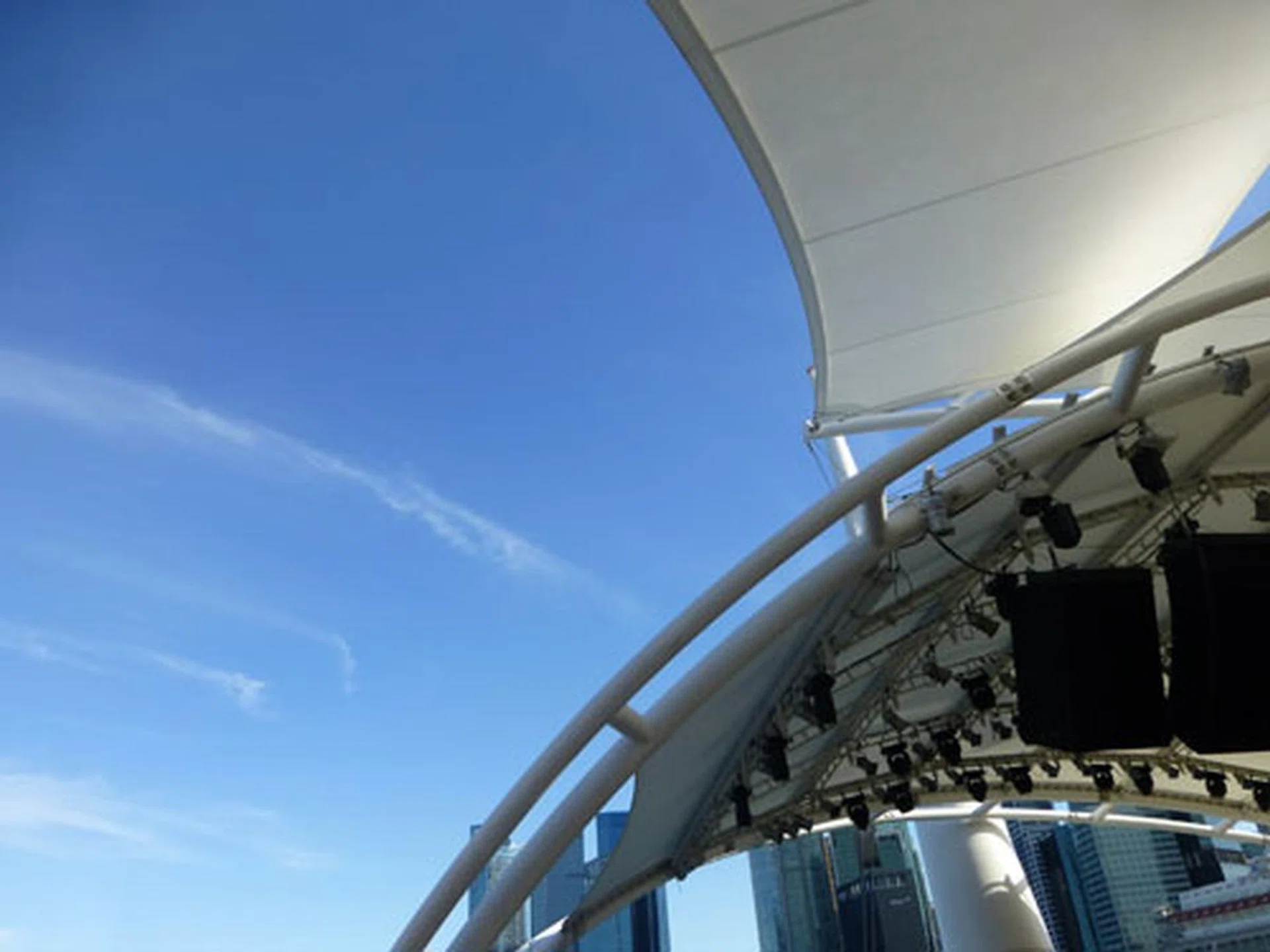 f/4 at 24mm(35mm equivalent), 1/640 sec, ISO100 