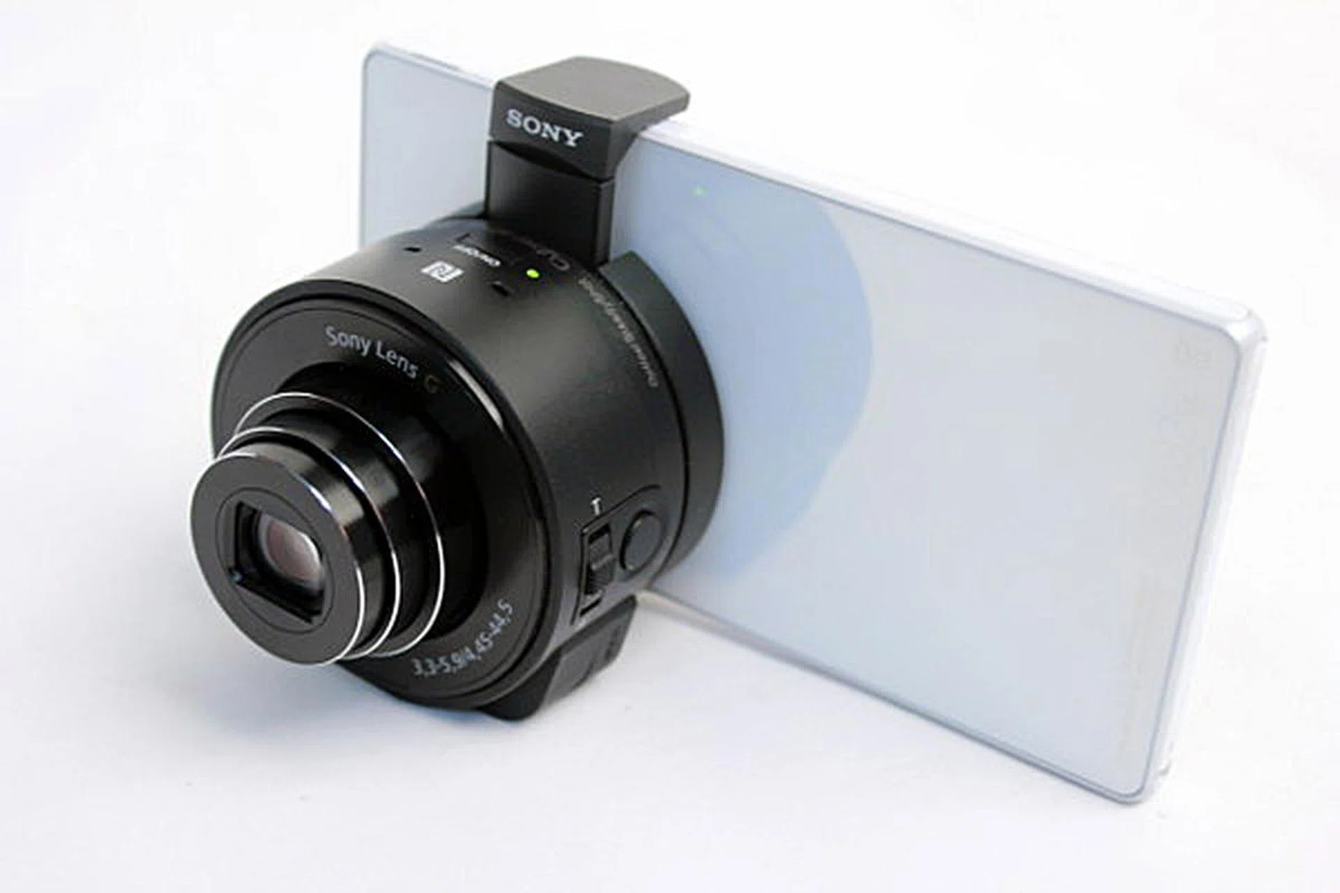 The Cyber-shot DSC-QX10 mounted on a Sony Xperia Z smartphone. 