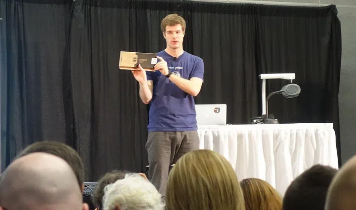Pebble CEO Eric Migicovsky talking during a press Conference during CES 2013. Photo: HWZ