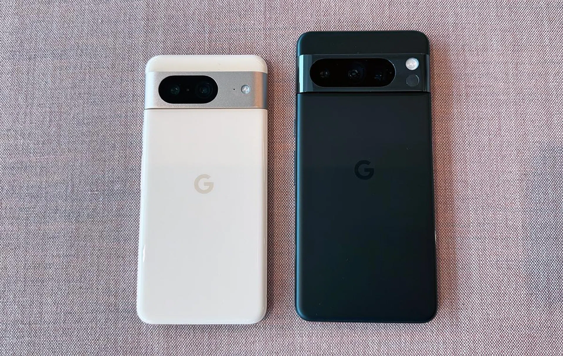 Google Pixel 8 (left), Google Pixel 8 Pro (right).