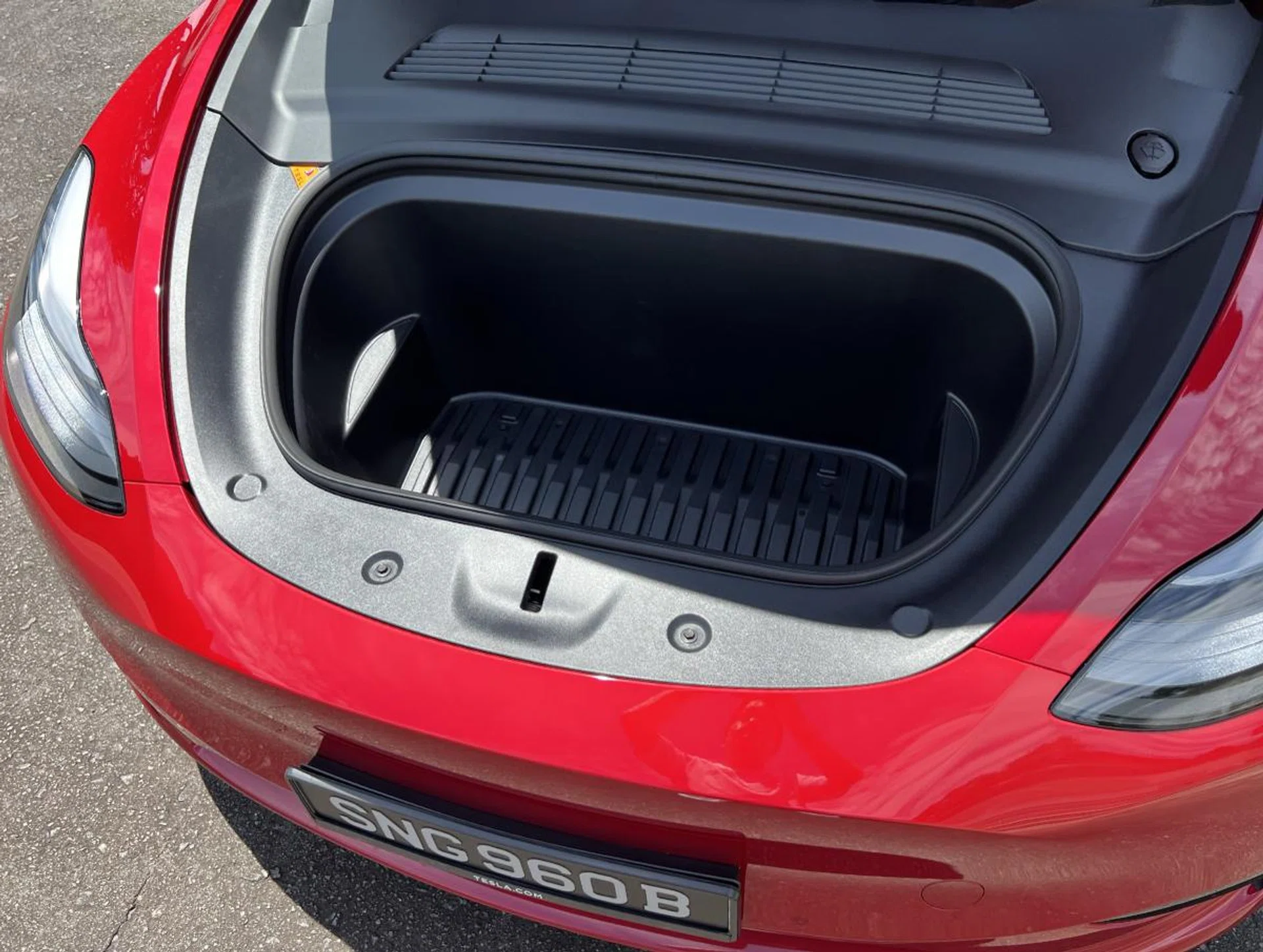 It has a frunk like a 911.