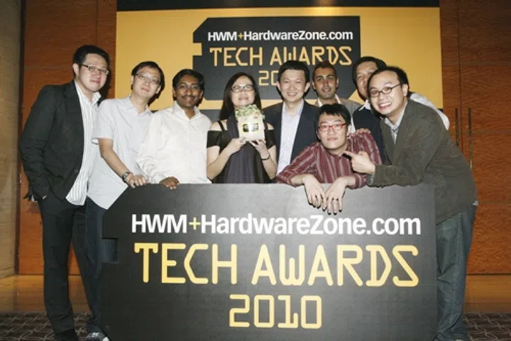 Well, that's a wrap-up and here are some of the members of the editorial team from HardwareZone.com, HWM and GameAxis along with Caroline Ngui, Group Editor-in-Chief of SPH Magazines bidding farewell and wishing all a successful year ahead.