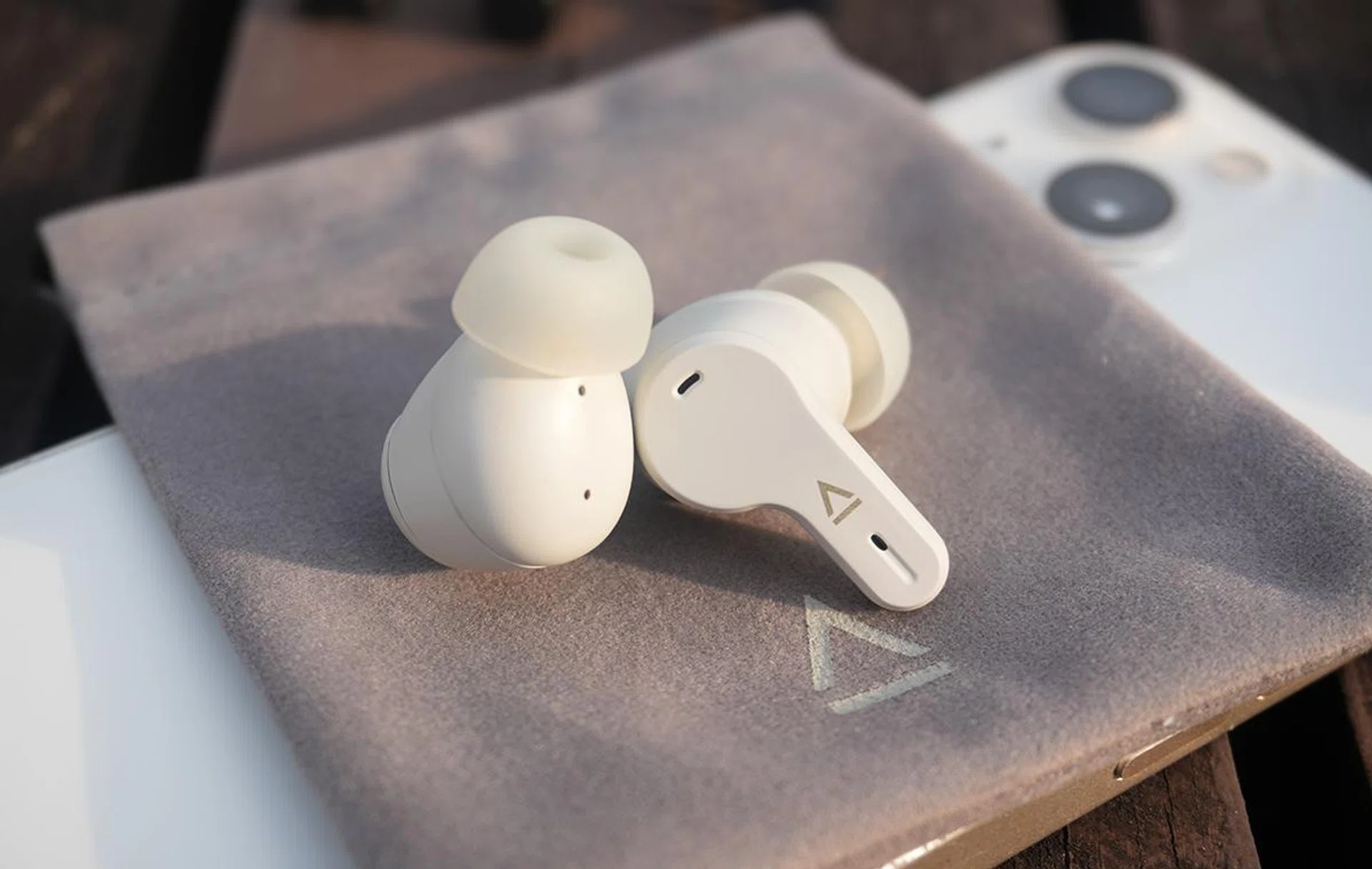 The “head” of the earbuds is rather large when compared to other earbuds. Photo: HWZ 