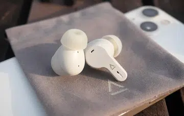The “head” of the earbuds is rather large when compared to other earbuds. Photo: HWZ 