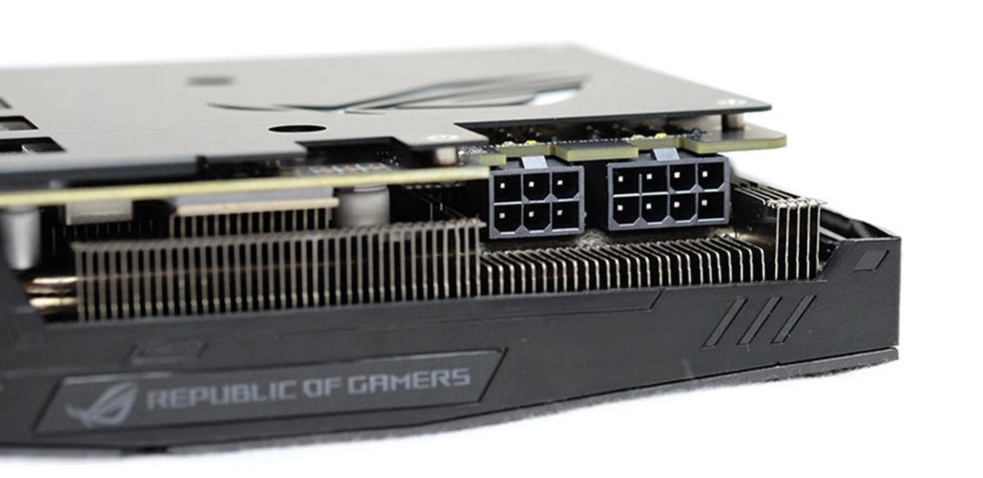 ASUS ROG Strix GeForce GTX 1080 power connector