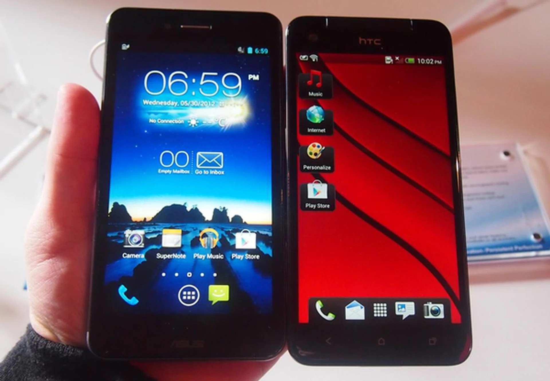 The ASUS PadFone Infinity comes close to matching the display of the HTC Butterfly.