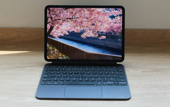 iPadOS 19 is said to have a Mac-like menu bar and Stage Manager 2.0. Pictured here is the Apple iPad Pro (M4). Photo: HWZ