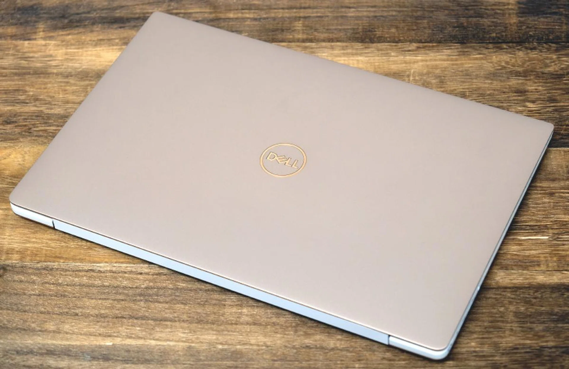 Sick of the usual silver and black notebooks? The XPS 13 comes in rose gold.