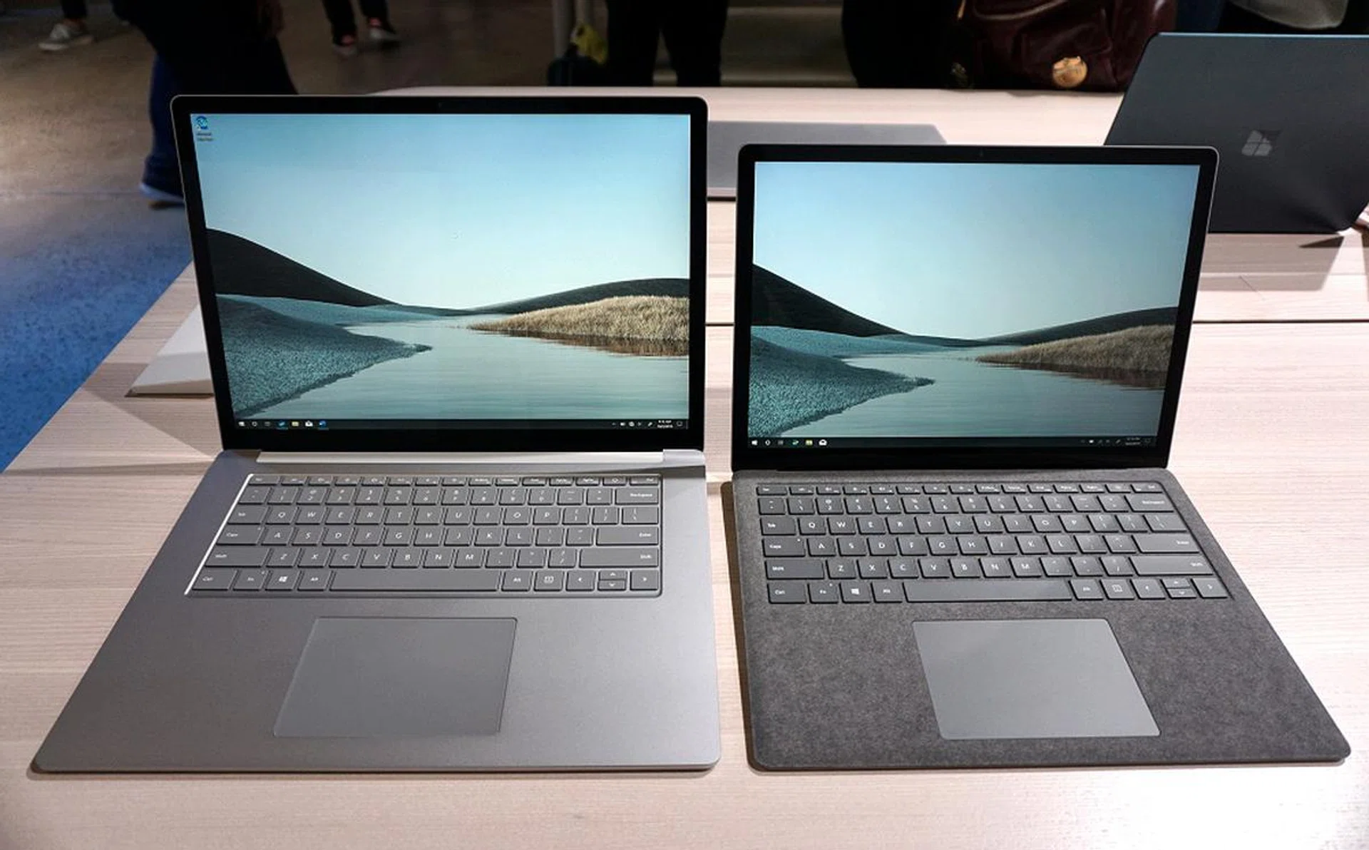 15-inch Platinum aluminium vs. 13.5-inch Platinum with Alcantara finish.