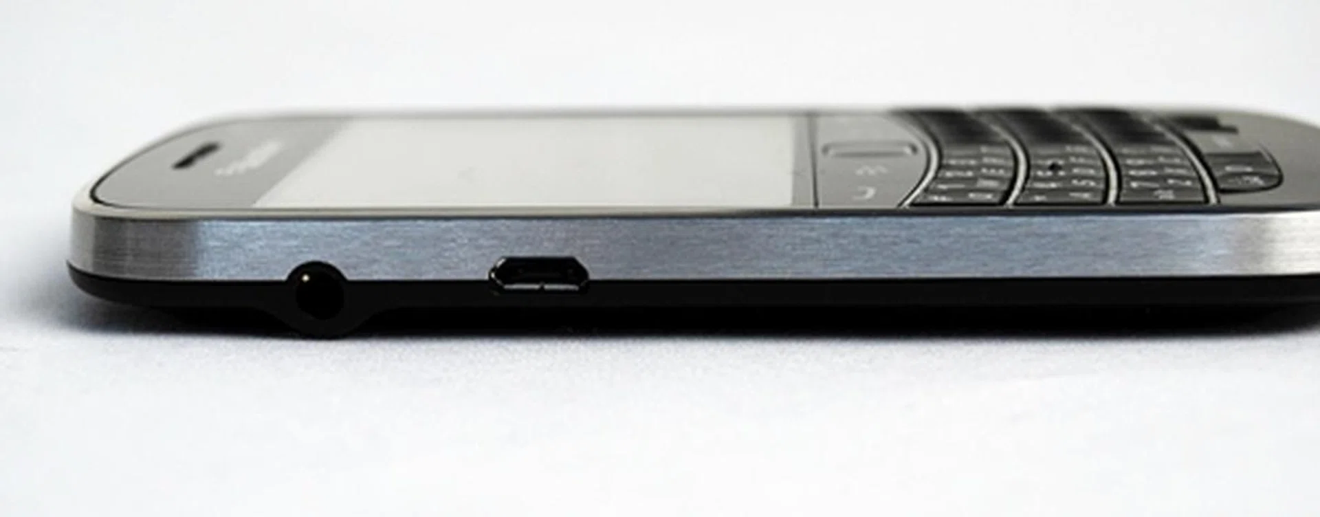 You will find the 3.5mm audio jack and microUSB port on the left of the BlackBerry Bold 9900.
