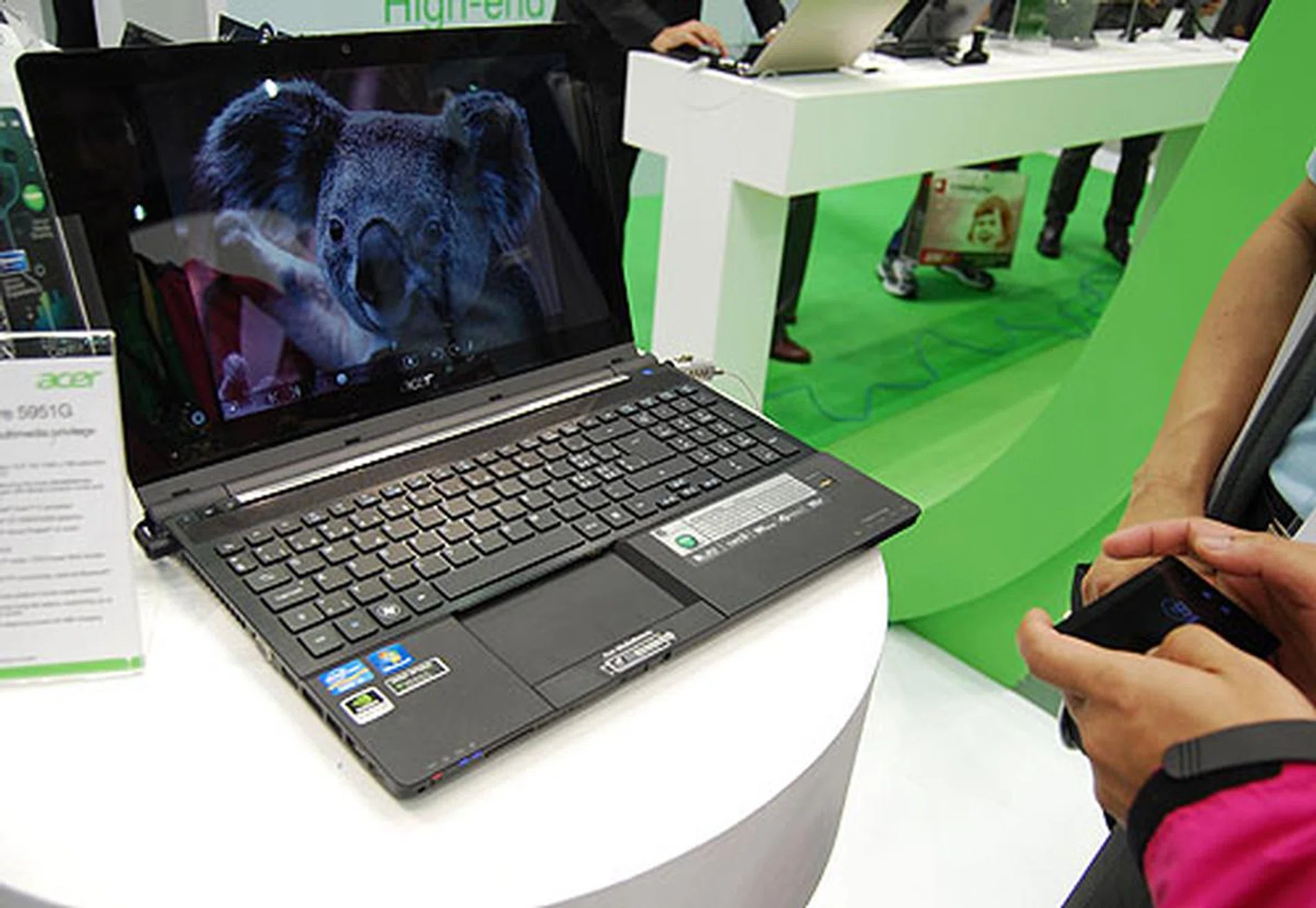 With an innovative, removable touchpad known as Acer MediaRemote, the Aspire 5951G may not be the newest product from Acer, but its 2nd-gen Intel Core processor along with NVIDIA GT555M/540M graphics ensure that it will keep up with your apps for the next couple of years. The Blu-ray writer and 750GB HDD should help too. 