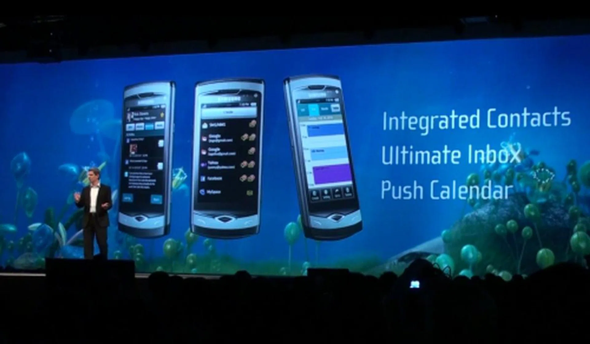 Social Hub is an integration of contacts, inbox and push calendar functions that makes the new Touch Wiz UI 3.0 a seamless consumer experience.