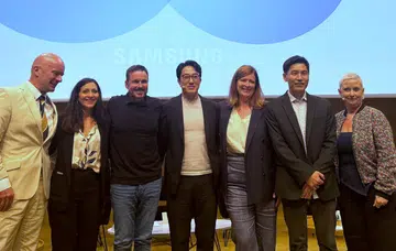 (From L to R) Dr. Chris Brauer, Lucia Russo, Don McGuire, Won-joon Choi, Jenny Blackburn, Daehyun Kim, and the panel moderator Carolina Milanesi. Photo: HWZ.