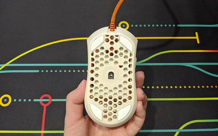 The Ultralight 2 doesn't flare out dramatically at the back like the MM710.