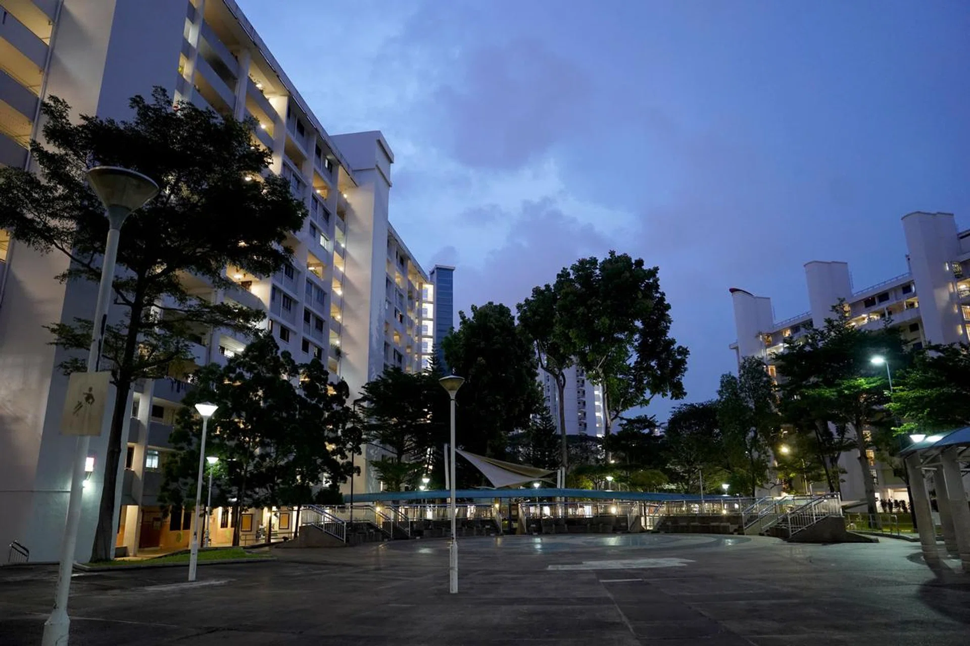Shooting info: 24mm at f/2.8, 1/30s, ISO 3200