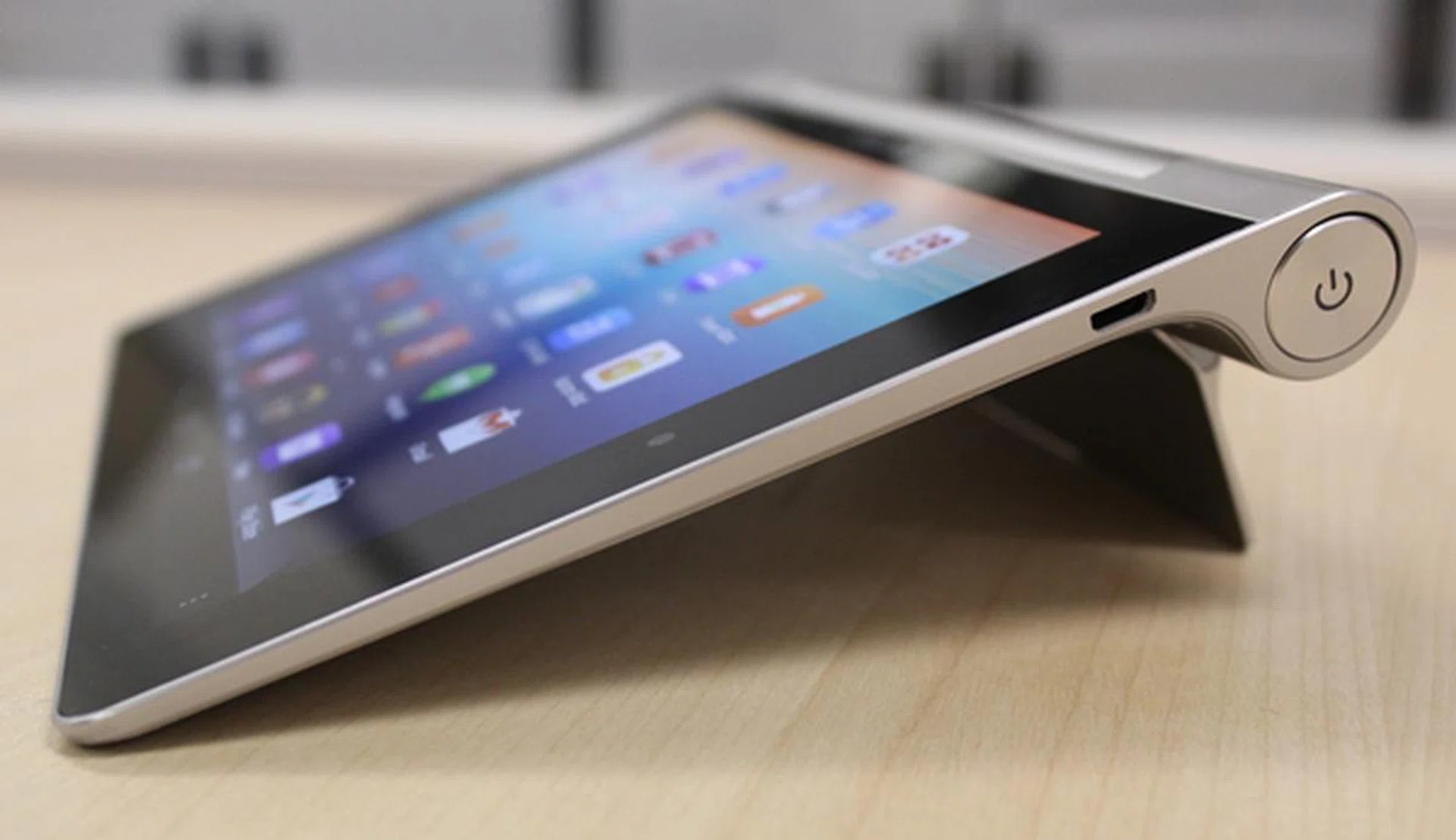 While you can adjust the hinge to various angles, extending it fully will ensure proper support when you are typing.